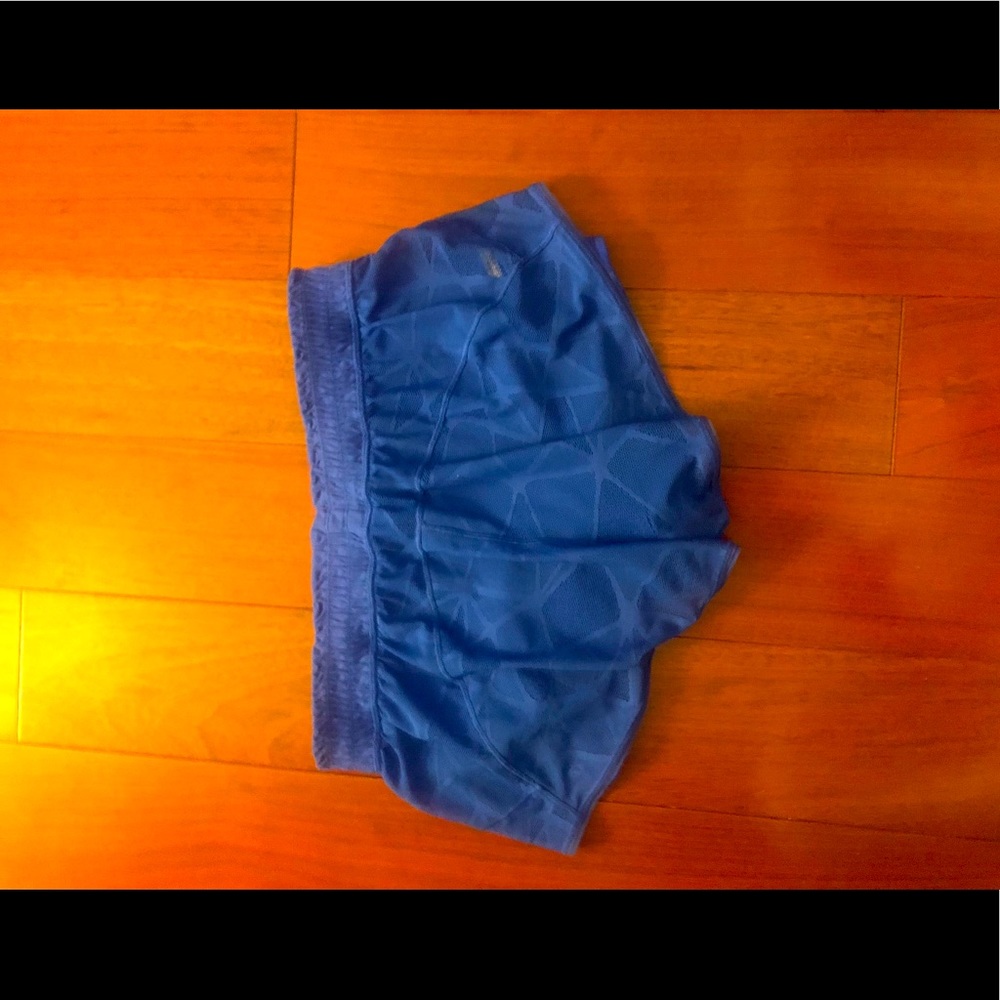 Lululemon shorts size 8 - Picture 2 of 6